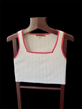 Belldini White cotton knit stretchy Ribbed Crop Tank size L in great condition